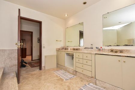 Casa à venda com 700m², 3 quartos e 6 vagasBanheiro da Suíte 3