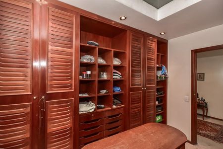 Casa à venda com 700m², 3 quartos e 6 vagasCloset da Suíte 3
