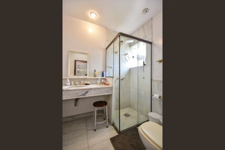 Casa à venda com 700m², 3 quartos e 6 vagasBanheiro Suíte 2