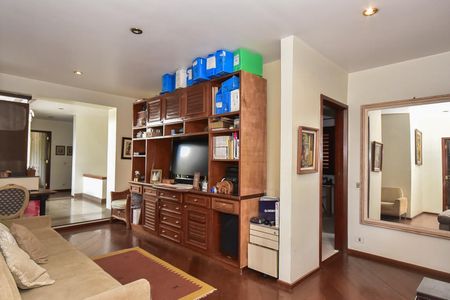 Casa à venda com 700m², 3 quartos e 6 vagasSala de Tv