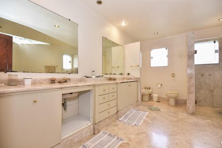 Casa à venda com 700m², 3 quartos e 6 vagasBanheiro da Suíte 3