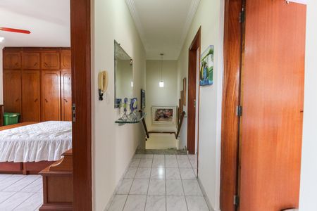 Casa à venda com 300m², 3 quartos e 4 vagas Casa à venda com 300m², 3 quartos e 4 vagasCorredor