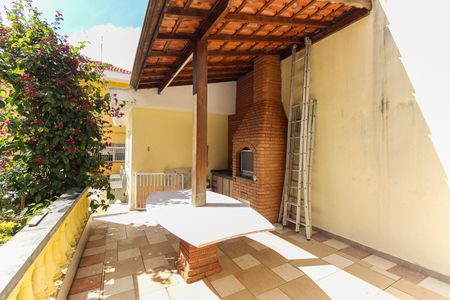 Casa à venda com 300m², 3 quartos e 4 vagas Casa à venda com 300m², 3 quartos e 4 vagasÁrea Externa - Churrasqueira