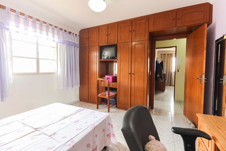 Casa à venda com 300m², 3 quartos e 4 vagas Casa à venda com 300m², 3 quartos e 4 vagasQuarto 2