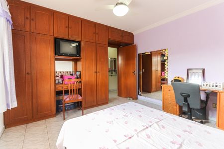 Casa à venda com 300m², 3 quartos e 4 vagas Casa à venda com 300m², 3 quartos e 4 vagasQuarto 2