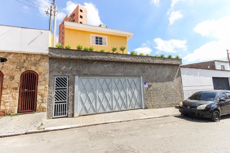 Casa à venda com 300m², 3 quartos e 4 vagas Casa à venda com 300m², 3 quartos e 4 vagasFachada