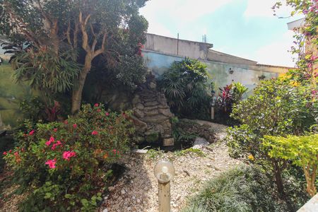 Casa à venda com 300m², 3 quartos e 4 vagas Casa à venda com 300m², 3 quartos e 4 vagasÁrea Externa - Jardim