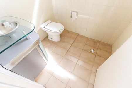 Casa à venda com 300m², 3 quartos e 4 vagas Casa à venda com 300m², 3 quartos e 4 vagasBanheiro da Edícula