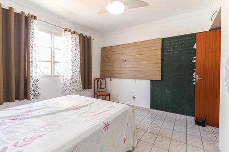 Casa à venda com 300m², 3 quartos e 4 vagas Casa à venda com 300m², 3 quartos e 4 vagasQuarto 1