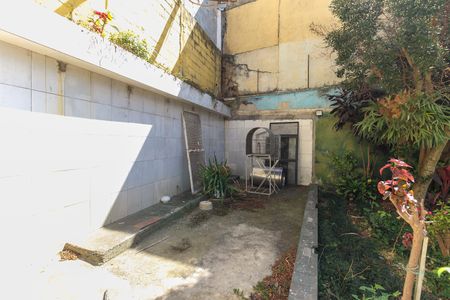 Casa à venda com 300m², 3 quartos e 4 vagas Casa à venda com 300m², 3 quartos e 4 vagasÁrea Externa - Jardim