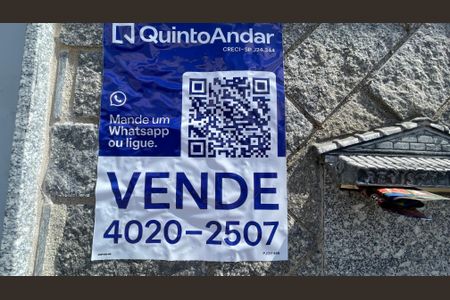 Casa à venda com 300m², 3 quartos e 4 vagas Casa à venda com 300m², 3 quartos e 4 vagasFachada