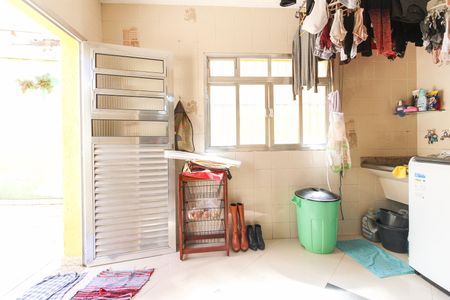 Casa à venda com 300m², 3 quartos e 4 vagas Casa à venda com 300m², 3 quartos e 4 vagasÁrea de Serviço