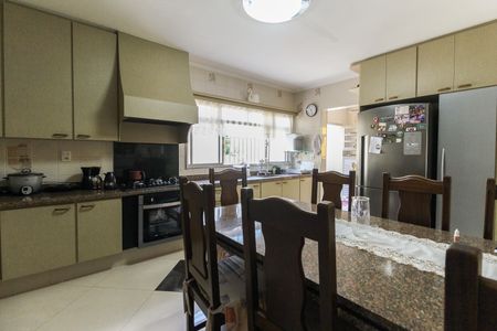 Casa à venda com 300m², 3 quartos e 4 vagas Casa à venda com 300m², 3 quartos e 4 vagasCozinha