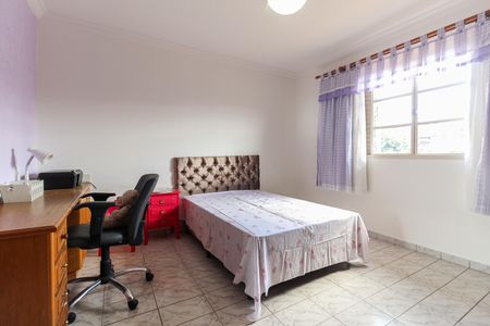 Casa à venda com 300m², 3 quartos e 4 vagas Casa à venda com 300m², 3 quartos e 4 vagasQuarto 2