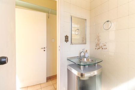 Casa à venda com 300m², 3 quartos e 4 vagas Casa à venda com 300m², 3 quartos e 4 vagasBanheiro da Edícula