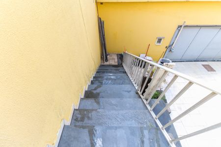 Casa à venda com 300m², 3 quartos e 4 vagas Casa à venda com 300m², 3 quartos e 4 vagasEscada