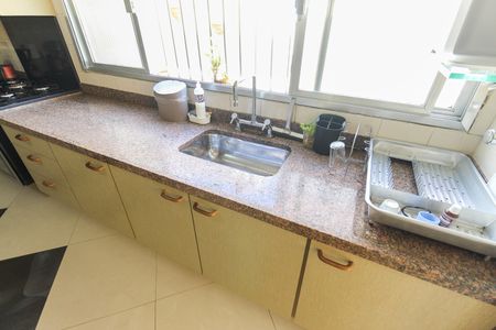 Casa à venda com 300m², 3 quartos e 4 vagas Casa à venda com 300m², 3 quartos e 4 vagasCozinha