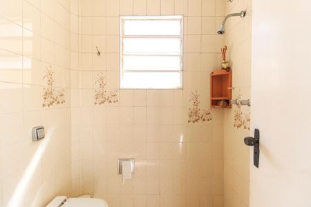 Casa à venda com 300m², 3 quartos e 4 vagas Casa à venda com 300m², 3 quartos e 4 vagasBanheiro da Edícula