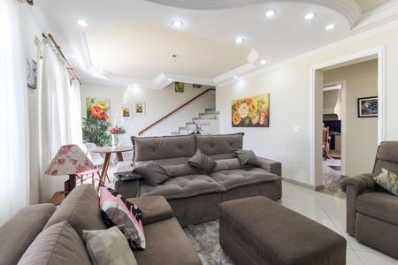 Casa à venda com 300m², 3 quartos e 4 vagas Casa à venda com 300m², 3 quartos e 4 vagasSala