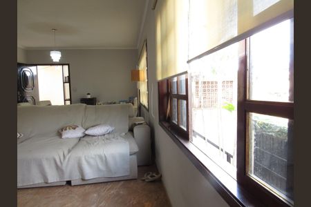 Sala de casa para alugar com 3 quartos, 356m² em City Bussocaba, Osasco