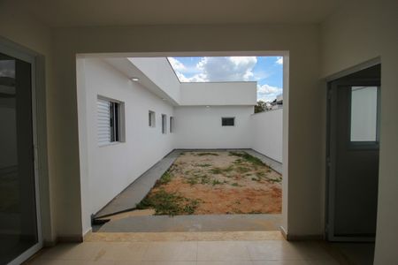 Casa de condomínio para alugar com 174m², 4 quartos e 4 vagasQuintal