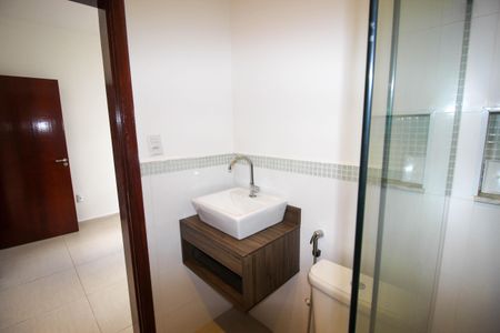 Casa de condomínio para alugar com 174m², 4 quartos e 4 vagasBanheiro do Quarto 3