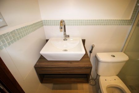 Casa de condomínio para alugar com 174m², 4 quartos e 4 vagasBanheiro do Quarto 3