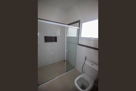 Casa de condomínio para alugar com 174m², 4 quartos e 4 vagasBanheiro do Quarto 4