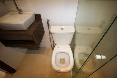 Casa de condomínio para alugar com 174m², 4 quartos e 4 vagasBanheiro do Quarto 3