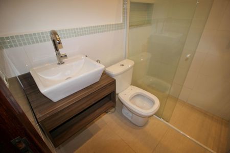 Casa de condomínio para alugar com 174m², 4 quartos e 4 vagasBanheiro do Quarto 3