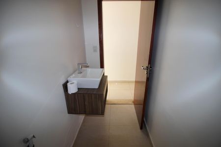 Casa de condomínio para alugar com 174m², 4 quartos e 4 vagasLavabo da Sala