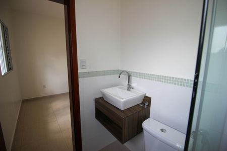 Casa de condomínio para alugar com 174m², 4 quartos e 4 vagasBanheiro do Quarto 2