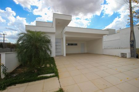 Casa de condomínio para alugar com 174m², 4 quartos e 4 vagasFachada