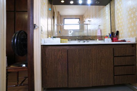 Apartamento à venda com 238m², 4 quartos e 2 vagasBanheiro da Suíte