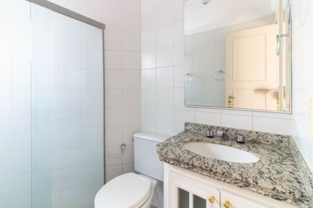 Apartamento à venda com 203m², 4 quartos e 3 vagasBanheiro da Suíte 2