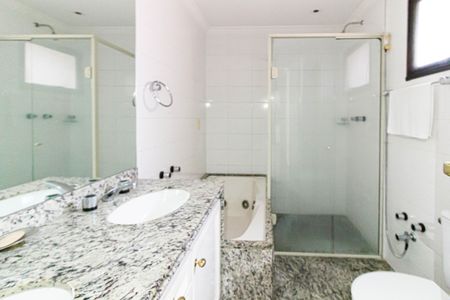 Apartamento à venda com 203m², 4 quartos e 3 vagasBanheiro da Suíte 4
