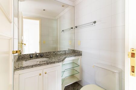 Apartamento à venda com 203m², 4 quartos e 3 vagasBanheiro da Suíte 1