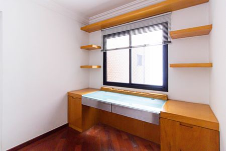 Apartamento à venda com 203m², 4 quartos e 3 vagasEscritório