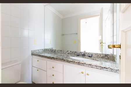 Apartamento à venda com 203m², 4 quartos e 3 vagasBanheiro da Suíte 3