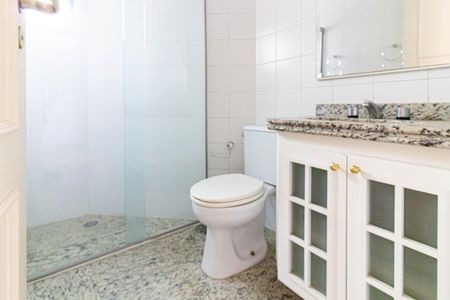 Apartamento à venda com 203m², 4 quartos e 3 vagasBanheiro da Suíte 2