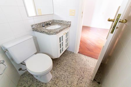 Apartamento à venda com 203m², 4 quartos e 3 vagasBanheiro da Suíte 2