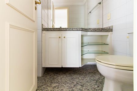 Apartamento à venda com 203m², 4 quartos e 3 vagasBanheiro da Suíte 1