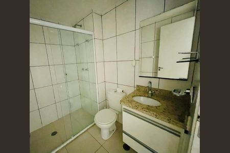 Apartamento à venda com 74m², 3 quartos e 1 vaga Apartamento à venda com 74m², 3 quartos e 1 vagaBanheiro Social