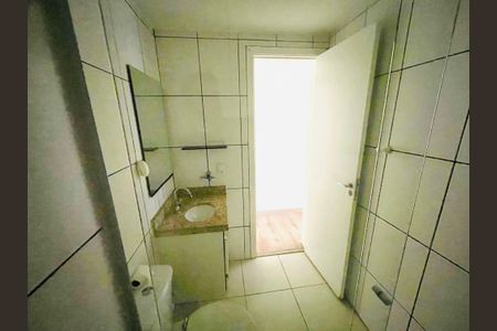 Apartamento à venda com 74m², 3 quartos e 1 vaga Apartamento à venda com 74m², 3 quartos e 1 vagaBanheiro Social