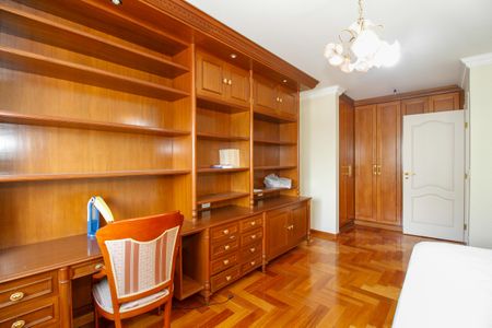 Apartamento à venda com 669m², 5 quartos e 5 vagasQuarto 2