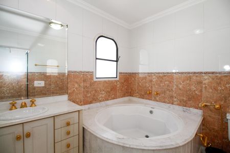 Apartamento à venda com 669m², 5 quartos e 5 vagasBanheiro da Suíte 4