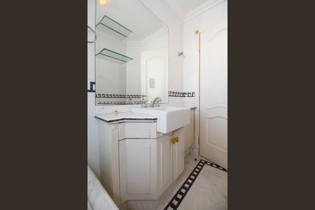 Apartamento à venda com 669m², 5 quartos e 5 vagasBanheiro da Suíte 5