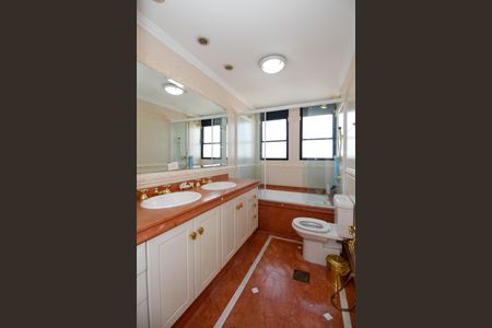 Apartamento à venda com 669m², 5 quartos e 5 vagasBanheiro Social 1