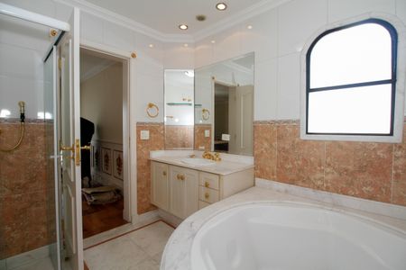 Apartamento à venda com 669m², 5 quartos e 5 vagasBanheiro da Suíte 4