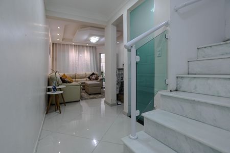 Casa para alugar com 238m², 4 quartos e 2 vagasEscada